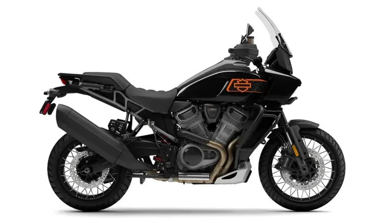 Vivid Black w/Laced Wheels